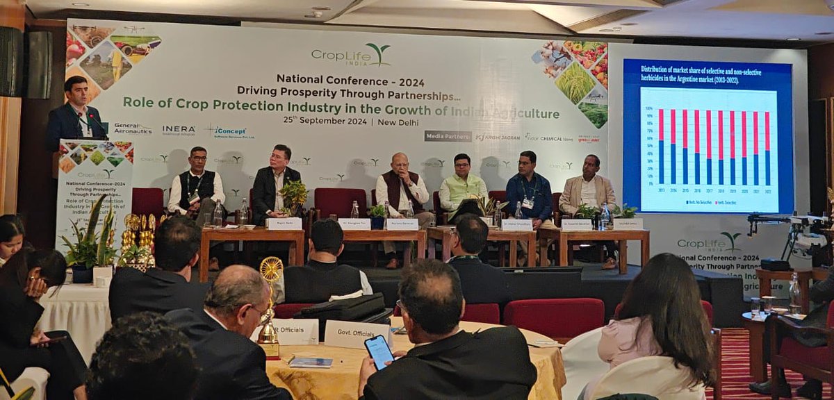 CropLifeIndia's tweet image. Panellist Mr. Mariano Beheran, Minister - Agriculture Attache, Embassy of Argentina compared Indian farmers with their Argentinian counterpart. He underscored that 80% of crops harvested in Argentina are exported and this is facilitated by leveraging advanced technology.
