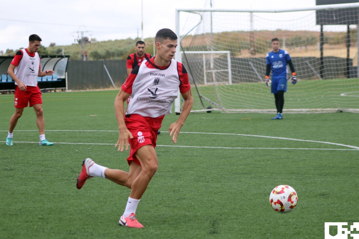 Merida_AD's tweet photo. ✅ Nuevo entrenamiento completado

🔛 ¡Seguimos sin parar ni un segundo, romanos!

☁️😄🤙⚽️ https://t.co/AbzKltgRz2