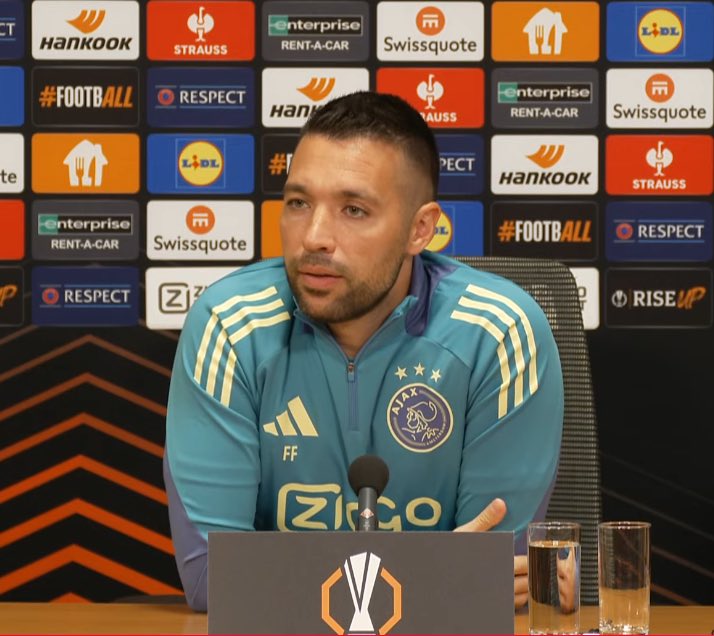 KartalRecord's tweet photo. 🗣️ Beşiktaş'ta Immobile ve Rafa Silva gibi oyuncular var. Defans hattınız için sezonun en büyük sınavı olacağını düşünüyor musunuz?

Francesco Farioli: "Hayır, çünkü bu sezon çok iyi takımlarla karşılaştık." https://t.co/RTX055nG2X