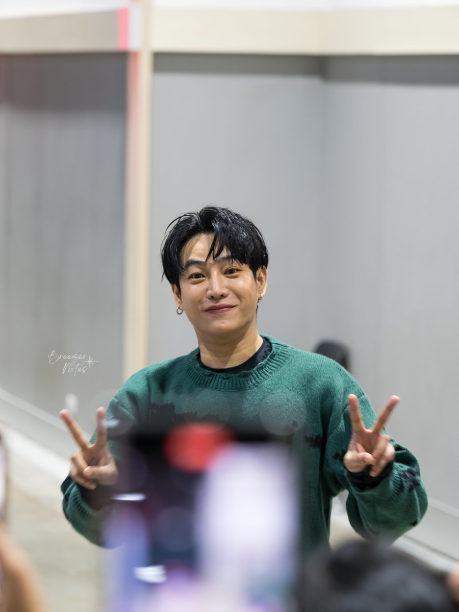 BreezerNotes's tweet photo. เฮียกลับมารับงานรัวๆแล้ว นุชสู้ๆน้าาา ✌️
@peckpalit 
#เป๊กผลิตโชคxTATDNA
#BreezerNotes #palitgallery
#เป๊กผลิตโชค #PeckPaLitChoke https://t.co/c9fS684Q3Z