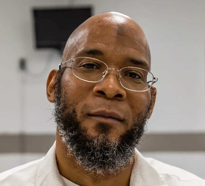 SholaMos1's tweet photo. White Supremacy. The system was created to kill, lynch & execute Black people even in the face of overwhelming evidence of innocence - the ‘benefit of the doubt’ is only ever reserved for White people. The criminal justice system isn’t broken - it’s working as designed. The life of Marcellus “Khaliifah" Williams should’ve been spared & freed on the evidence or execution commuted to life sentence but he was killed because he’s a Black man accused of killing a White woman. #MarcellusWilliams