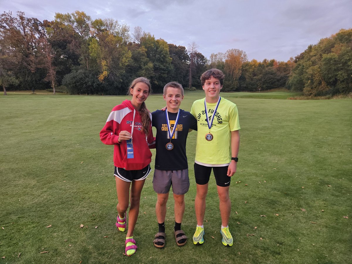 TGCrossCountry's tweet photo. Hannah 2nd, Matthew 5th and Matt 4th. Fast course, fast kids. https://t.co/R9wbqdvEgk