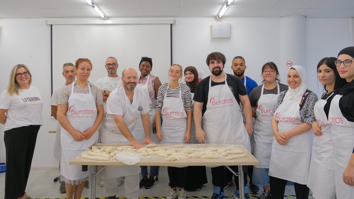 TrsOcupacio's tweet photo. Aprenem un ofici amb sortida laboral amb la formació a mida de La Tahona de l'Oscar, dins el projecte #Treball als Barris.

Les persones participants es formen en l'elaboració de pa i productes de forn, combinant tècniques tradicionals i innovació. 🥐 https://t.co/bvvGXWuoAL