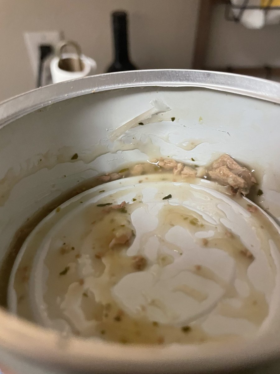 MissLoNicole77's tweet photo. @Purina I have big problems with your canned cat food. The inner plastic is PEELING. Into the food I am feeding my cat.😡 This has been the case with several cans I have opened for him. Not safe or healthy… really upset with this.. https://t.co/IvrYNbfiWj