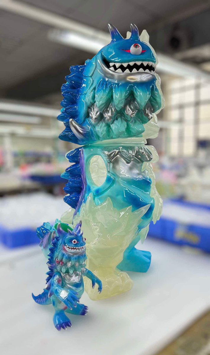 T9G × INSTINCTOY ICE EROSION RANGEAS全長65cm のMEGA サイズソフビも