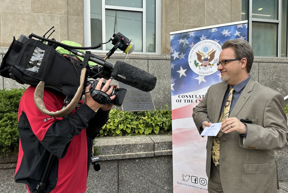 usconstoronto's tweet image. 🗳️🇺🇸 Every vote matters! 

We look forward to providing information on absentee voting to #USCits here at the Consulate today! 

➡️ fvap.gov