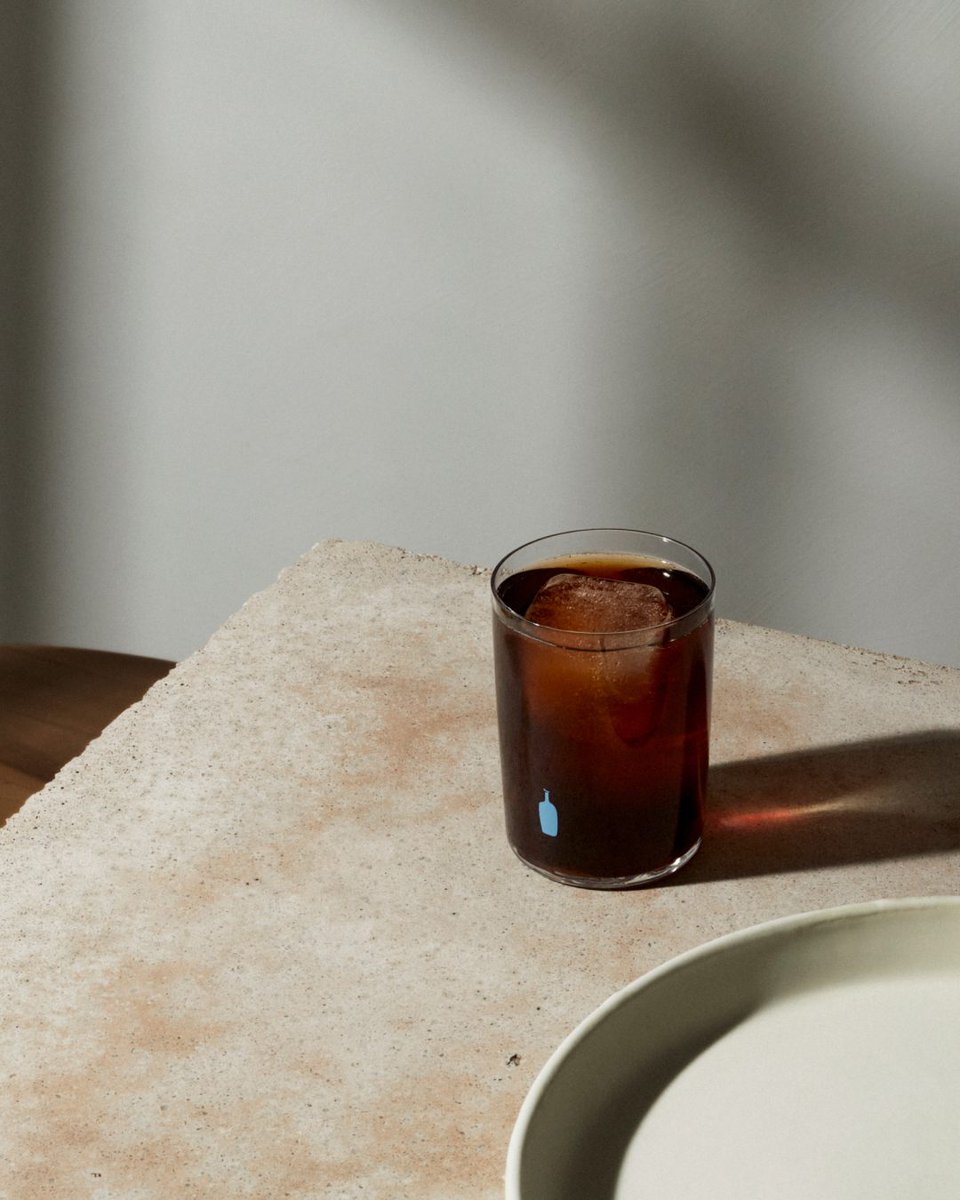Looking for a cold brew method that gives you the complexity of a pour over? Let us re-introduce you to “hot over ice” brewing. 

It’s faster than slow-steeping and offers unimaginable nuance. Interested in trying? Click the link to watch our tutorial. bit.ly/4eABsHK?utm_so…