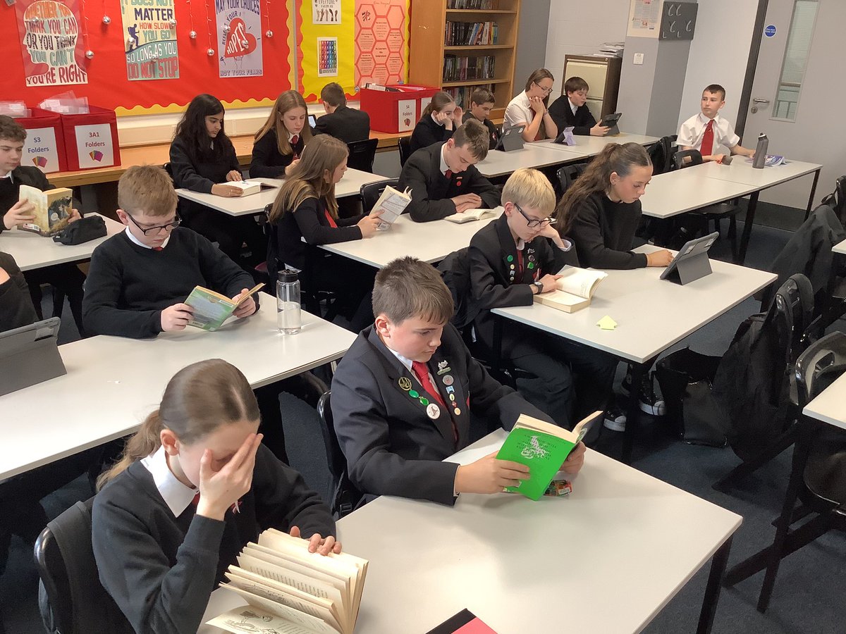 An absolutely delightful library/reading period with this S2 class: playing word games and sharing stories and jokes 😁
#article28 <a href="/BraesENG_MEDIA/">Braes English&Media</a>