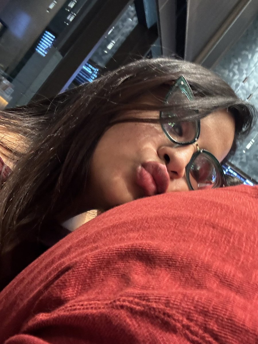 LeonelaFlores_'s tweet photo. 👑👩🏻‍❤️‍💋‍👨🏻 https://t.co/dFPtIBoghY