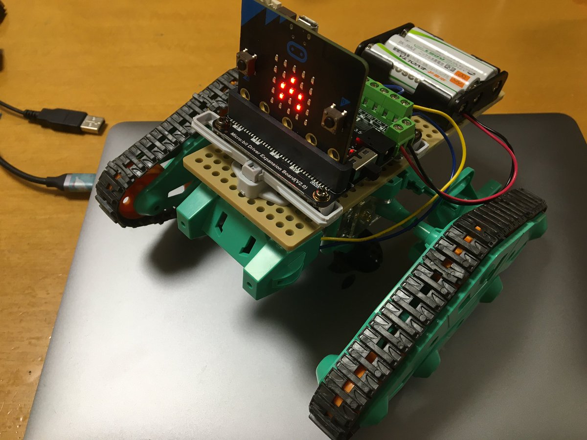 Namako_Science's tweet photo. 某所で話題になったのですが、#microbit でモーター駆動の工作をするなら、DFRobot社製のDFR0548 micro:bit Driver Expansion Boardが便利。4つのDCモーターと8つのサーボモーターが駆動でき、GPIOも利用できます。2000円を切るはず。 https://t.co/lFrwWMBQWb