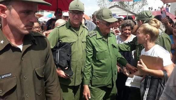 … A los héroes se les recuerda sin llanto..
Recibimos  la triste noticia.... falleció Espinosa, el General, el Héroe de Angola, nos acompaño cuando nos recuperábamos de huracán Ián, en #PinardelRio, aprendimos a quererlo.
Hasta siempre, mi general!!!