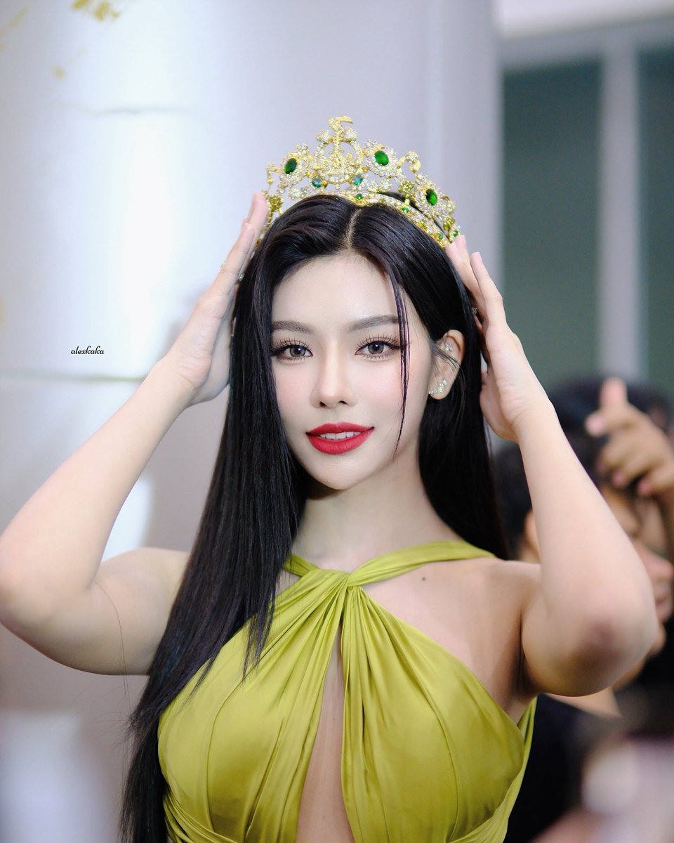 Gen1esTHFanbase's tweet photo. รู้ไหมคะ เคล็ดลับความสวยของ Queen of Gen1es ในวันนี้คืออะไร 

นั่นก็คือ ทาแป้งด้วย TellmeDarling  ใส่คอนแท็คเลนส์ KittyKawaii และสั่งซื้อผ่าน Konvy ค่ะ ทุกคนอย่าลืมทำตามนะคะ จะได้สวยเป๊ะแบบไผ่หลิว

QUEEN PAILIU COMEBACK 
#FinalMGNPMxPAILIU https://t.co/E9hOGJcbos