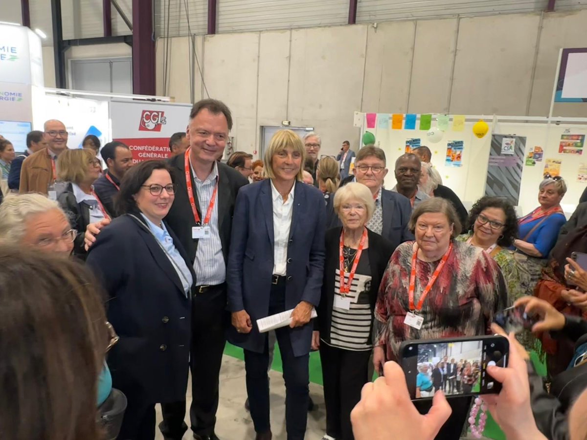 UnionHlm's tweet photo. #EnDirect @emmacosse et @Valerieletard ont échangé avec les associations de locataires. @asso_afoc, @la_Cgl, @clcvorg, @La_CNL et @la_csf 🏢 #CongrèsHlm https://t.co/PfO1Ms4jsJ