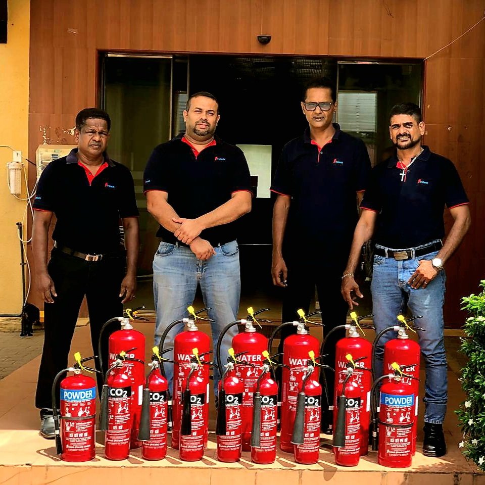FiretechSL's tweet photo. We are thrilled to offer free 5 year service to the Radiotherapy Treatment Unit at #ApekshaHospital, ensuring patients receive uninterrupted care.

Thank you to our team, partners, and community for being a part of this journey. Together, we’re making a difference!

#FiretechSL https://t.co/bpSRhaorvu