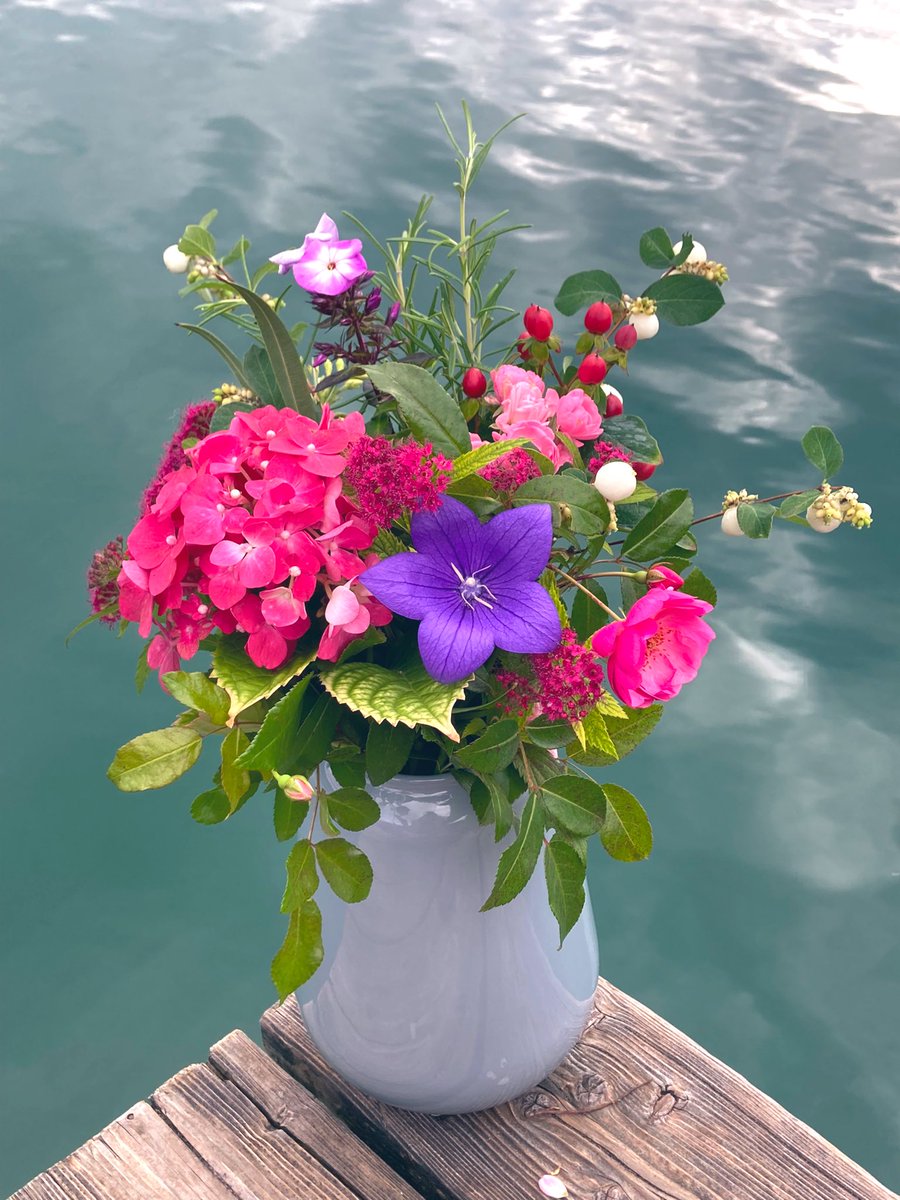 “Happiness is to hold flowers in both hands.” ✨🌸✨ #Septemberstrauß