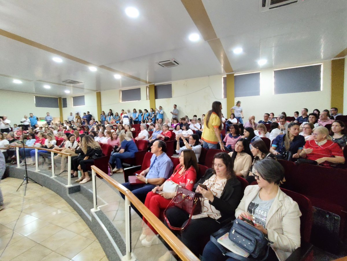 FChlypanka's tweet photo. Jornada sobre Bienestar Laboral en la Educación Misionera zona centro.
Tener un buen diagnóstico, ayuda a trabajar el problema.
Discutir problemáticas que nos afectan, ayuda a construir una mejor práctica.
@grillo141 @CGEMisiones @SilGimenezok @passalacquaok  @gobmisiones https://t.co/xH3llCJMUC