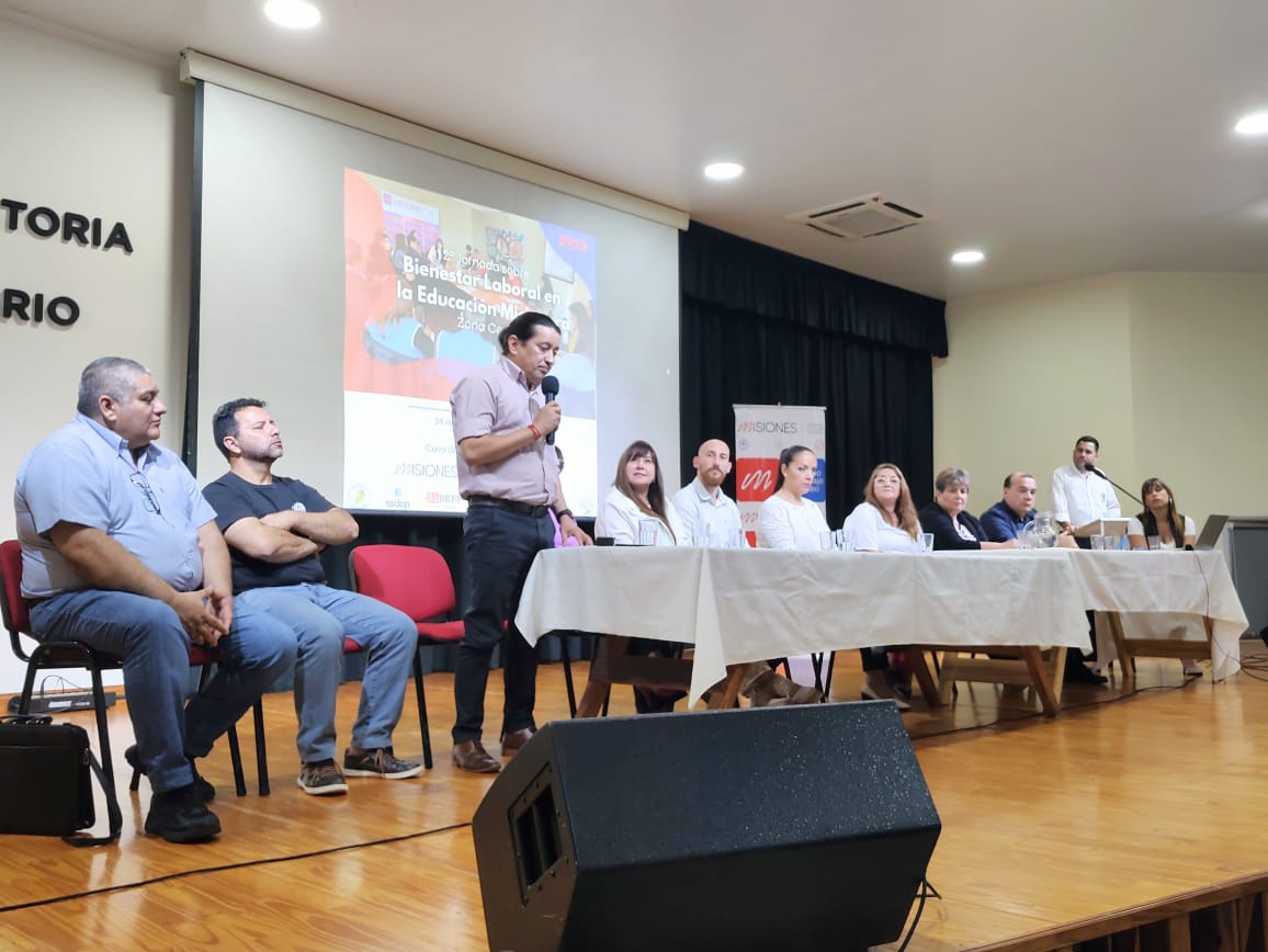 Jornada sobre Bienestar Laboral en la Educación Misionera zona centro.
Tener un buen diagnóstico, ayuda a trabajar el problema.
Discutir problemáticas que nos afectan, ayuda a construir una mejor práctica.
<a href="/grillo141/">Ruben Dario</a> <a href="/CGEMisiones/">CGE Misiones</a> <a href="/SilGimenezok/">Silvana Andrea Gimenez</a> <a href="/passalacquaok/">Hugo Passalacqua</a>  <a href="/gobmisiones/">Gobierno de Misiones</a>