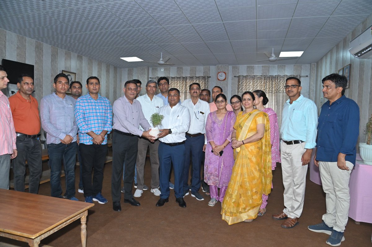 #Jhunjhunu A workshop (Tree Talk 2024) and poster exhibition on endangered plants Rohida and Fog was organized at R R Morarka Govt. College. District Collector Shri Ramavtar Meena IAS, inaugurated the poster exhibition. <a href="/BhajanlalBjp/">Bhajanlal Sharma</a> <a href="/DrPremBairwa/">Dr Prem Chand Bairwa</a> <a href="/KumariDiya/">Diya Kumari</a> <a href="/RajCMO/">CMO Rajasthan</a>