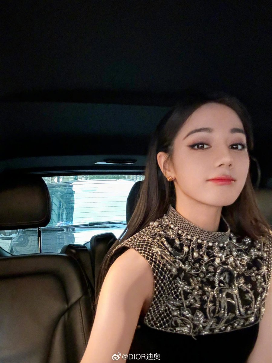DIOR PFW WITH DILRABA 
#DilrabaForDiorSS25
beautiful