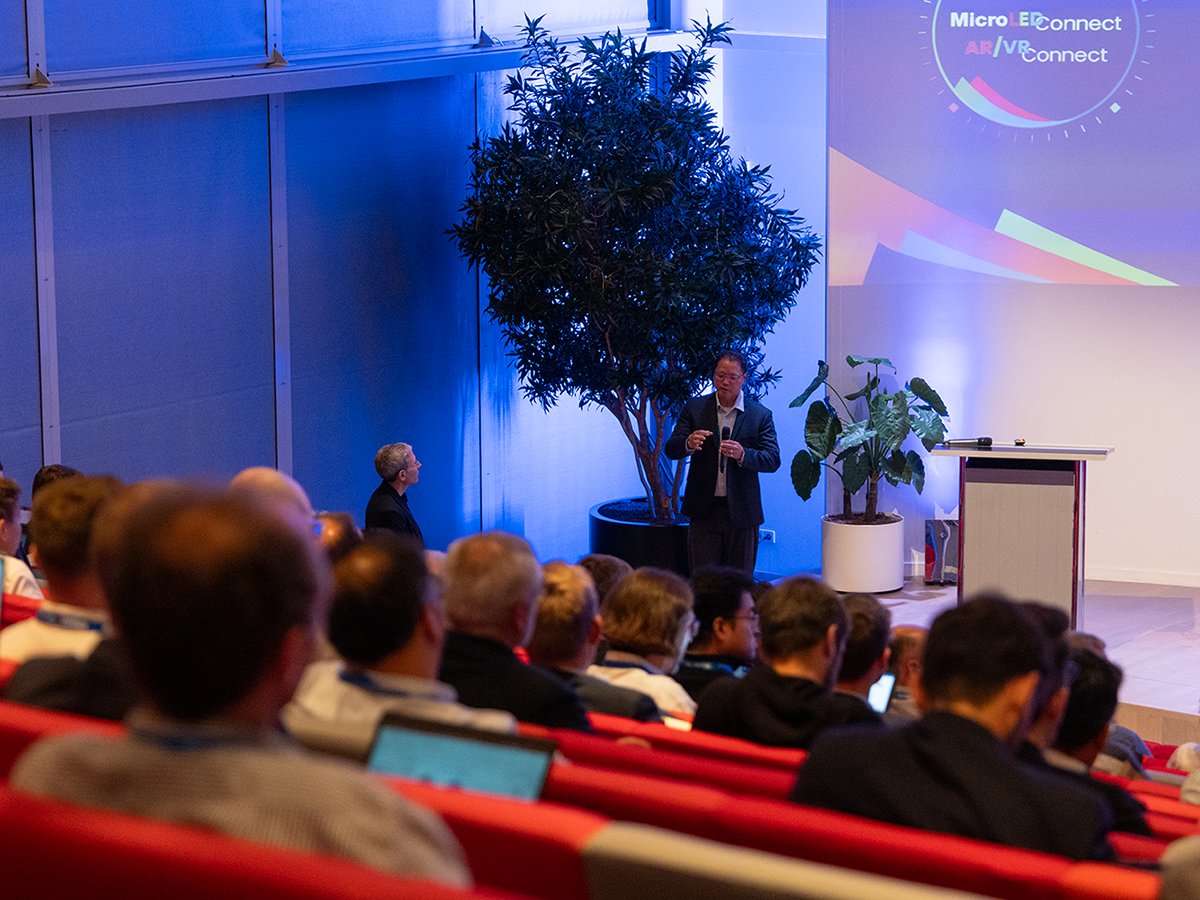 vue_real's tweet photo. It's an amazing day at #MicroLEDConnect!

Although our CEO @rzchaji was unable to make the keynote due to unexpected travel delays, Henry Chiu stepped in and delivered an insightful presentation on VueReal's advances with our revolutionary MicroSolid Printing Platform. #microLED https://t.co/M70LW0eDWL