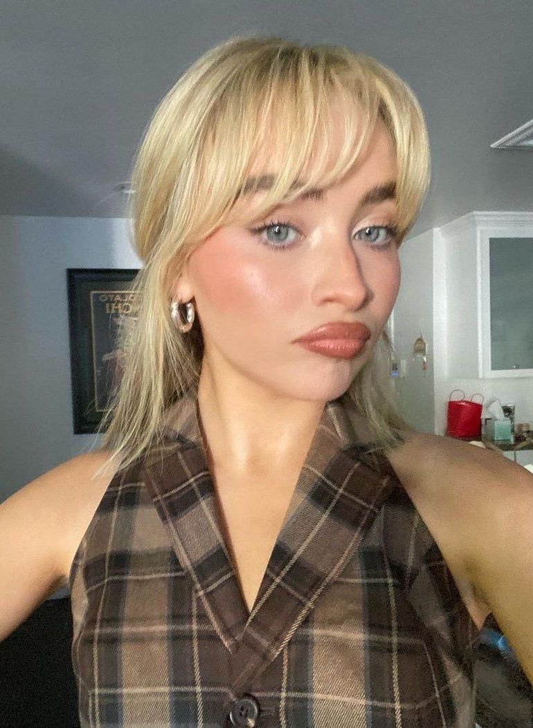 imagine if Sabrina Carpenter made photocards????????? I’d collect all of them