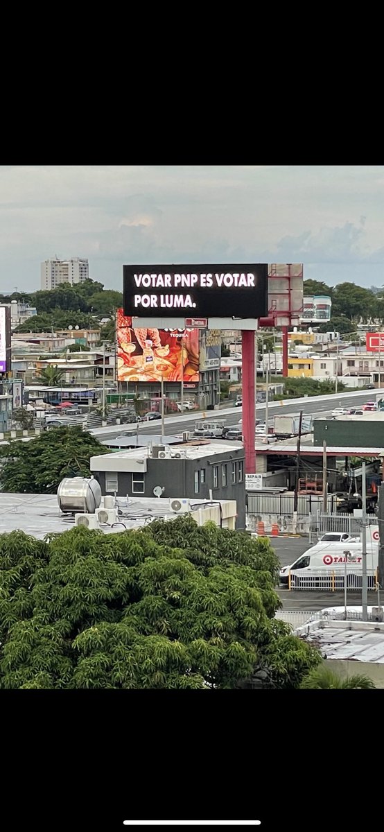 i4n555's tweet photo. En Puerto Rico está pasando una guerra civil https://t.co/77KXueAy1F