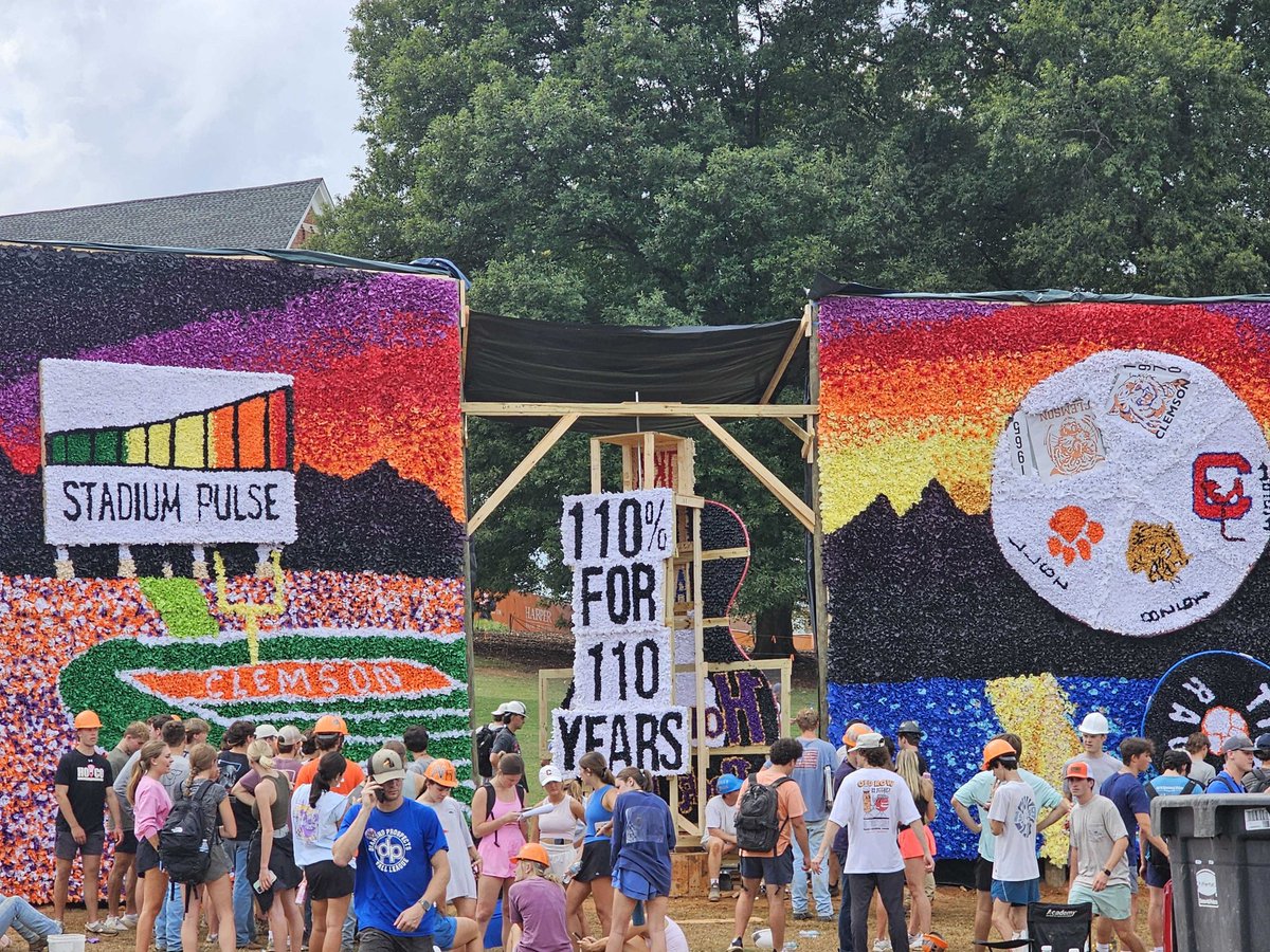 MDavidHood's tweet photo. Floats are coming down after judging at 3....thanks to @CUnik08 we can at least show you the photos https://t.co/8tNroQy4Tx