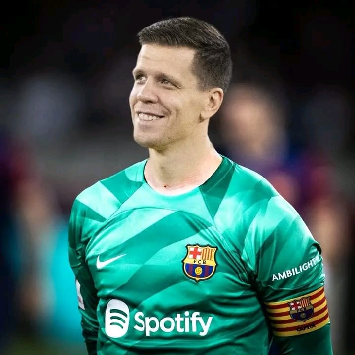 📝CARPETA TER STEGEN

Lo de Szczęsny puede ser oficial este viernes. Pasaría reconocimiento el jueves y firmaría el viernes, incluso podría entrar ya en la convocatoria del sábado.
