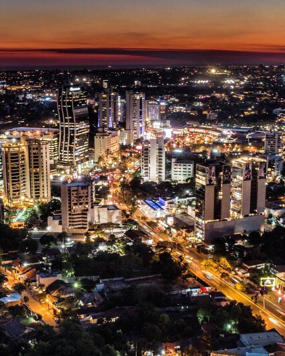 Mientras el sueño de la casa propia se diluye en precios impagables, existen 16 mil viviendas vacías en Asunción. 

Los detalles en este reportaje:
elsurti.com/futuros/report…