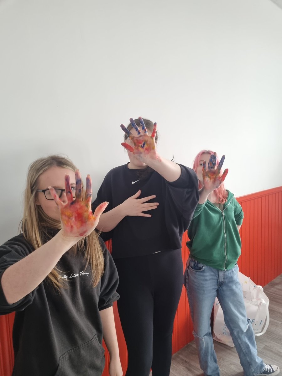 stephoneill89's tweet photo. Thank you so much to @amytPEEK and @LisaMPEEK for giving our new group of young volunteers a taste of what volunteering at a @PEEK_project_ create session would be like! Spoiler alert: it can get messy 😂 https://t.co/APRKe2fUtz