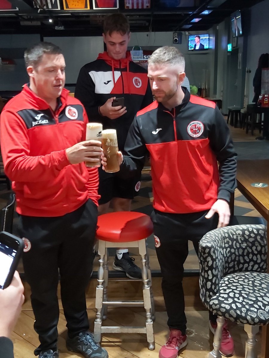 WombournePBFC's tweet photo. CHEERS 🍻 

#WEGOAGAIN #WPBFC https://t.co/lwcE2MYcBI