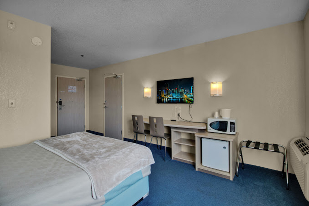 WilshireInn's tweet photo. For Booking &amp; Information, please call us at (403) 468-4646 or visit our website https://t.co/jTAZGSA4UV

@WilshireInn

#wilshire #thewilshireinn #wilshireinn #motels #bedroom #guestroom #hotelservice #TwitterX #hotels #roomforrent #claresholm #bhfyp https://t.co/Q44wNnHh6x