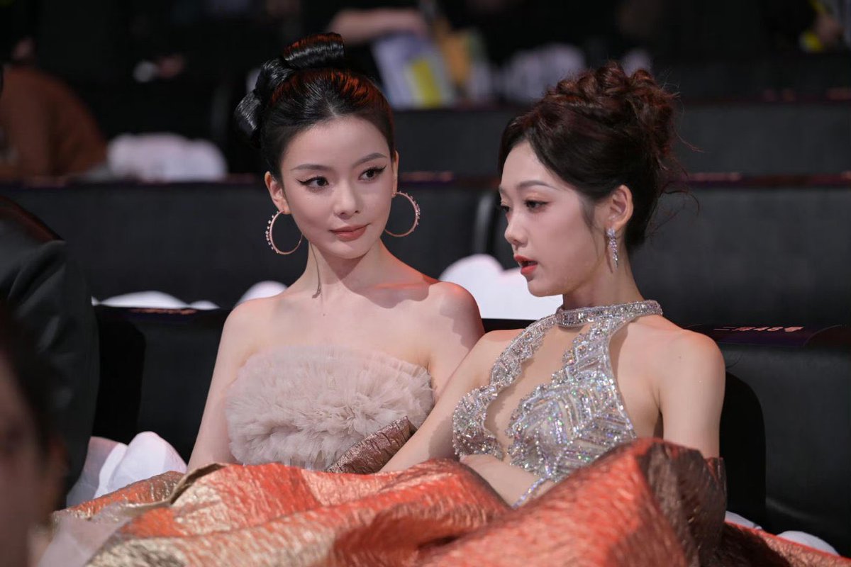 zhuoxuan really loves her leader 🥺