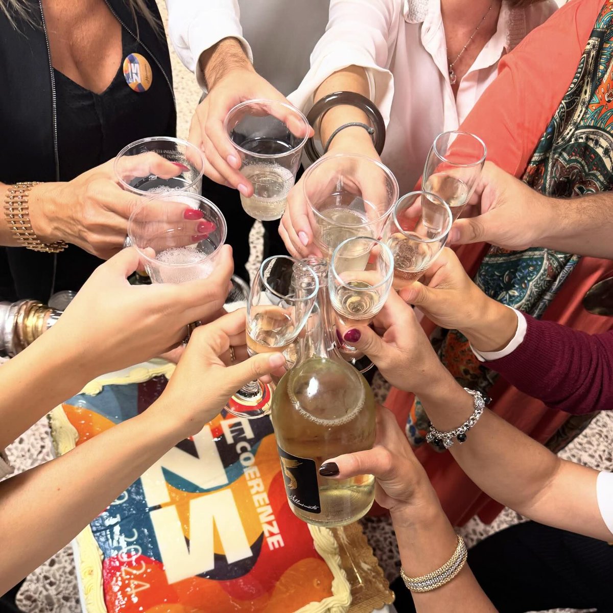 incoerenze's tweet image. Non è un caso che il 25 settembre è la Giornata dei #Sogni. Noi, inseguendo i nostri di sogni, siamo arrivati a 25 anni di attività: e oggi li abbiamo festeggiati con chi ha seguito i workshop #inLab, e con gli amici, clienti e fornitori-
Grazie a tutti!
#infuturo