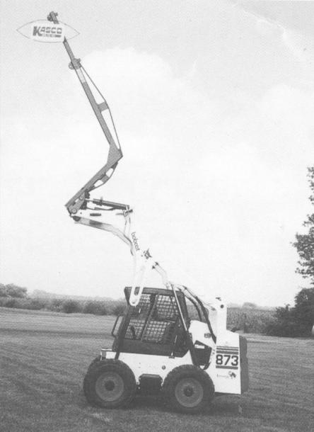 FarmShow's tweet image. You can turn your skid steer loader into a mobile crane that lifts objects up to 31 ft. high, says Kasco Mfg., which introduced the "Kasco Krane" at a Farm Progress Show near Cantrall, Ill. #ThrowThursday #archives #mobilecrane #skidsteerloader farmshow.com/a_article.php?…