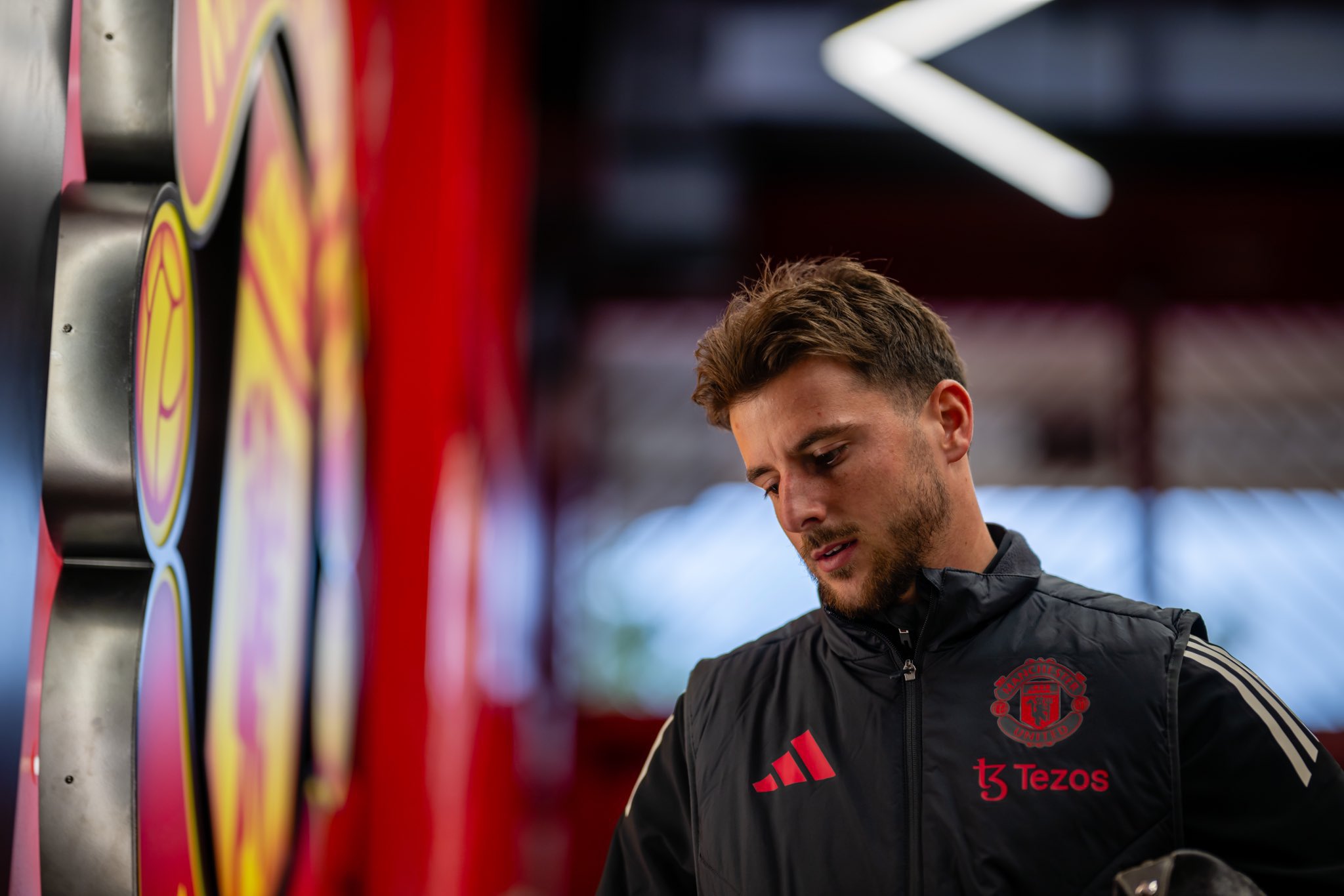 Tin chuyển nhượng trưa 26/9: Neymar đồng ý tới Man Utd vào mùa đông; Manchester United rao bán Mount
