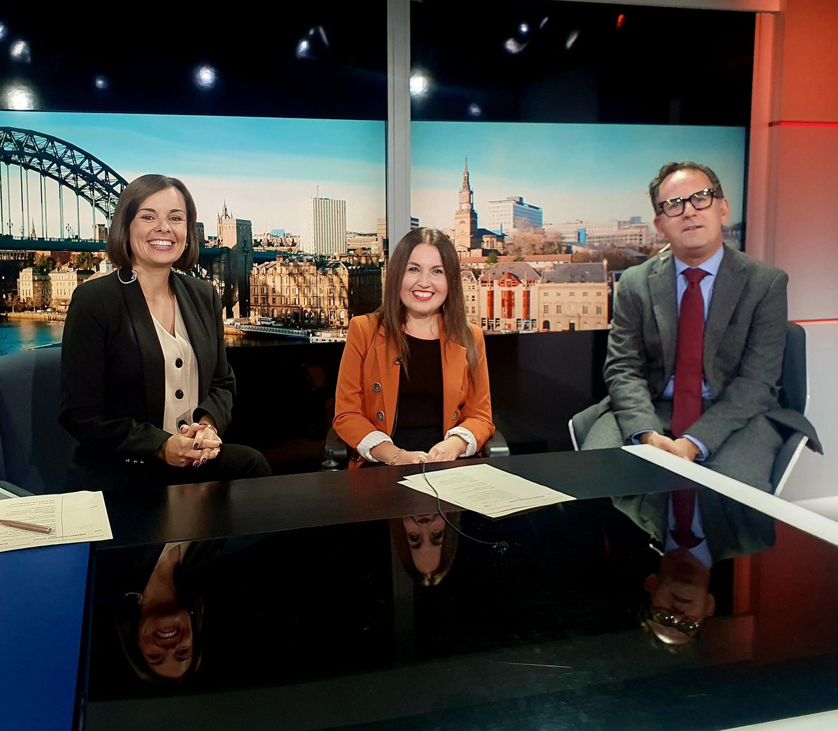 Thanks so much <a href="/itvtynetees/">ITV News Tyne Tees</a> for inviting me into the studio! It was brilliant to chat to Amy Lea&amp; <a href="/GreggEastealITV/">Gregg Easteal</a> about the return of Balamory &amp;my work with Scattered Pictures.Huge thanks for the lovely,warm welcome.🧡
#Balamory #ITV #ScatteredPictures #Actor #Writer #Producer