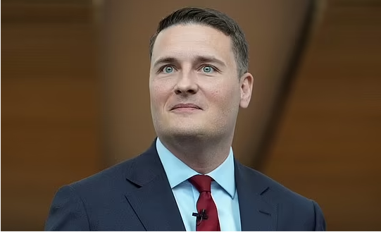 thepileus's tweet photo. Do you trust this man to protect the NHS from further privatisation? https://t.co/dIxI0MKr8L