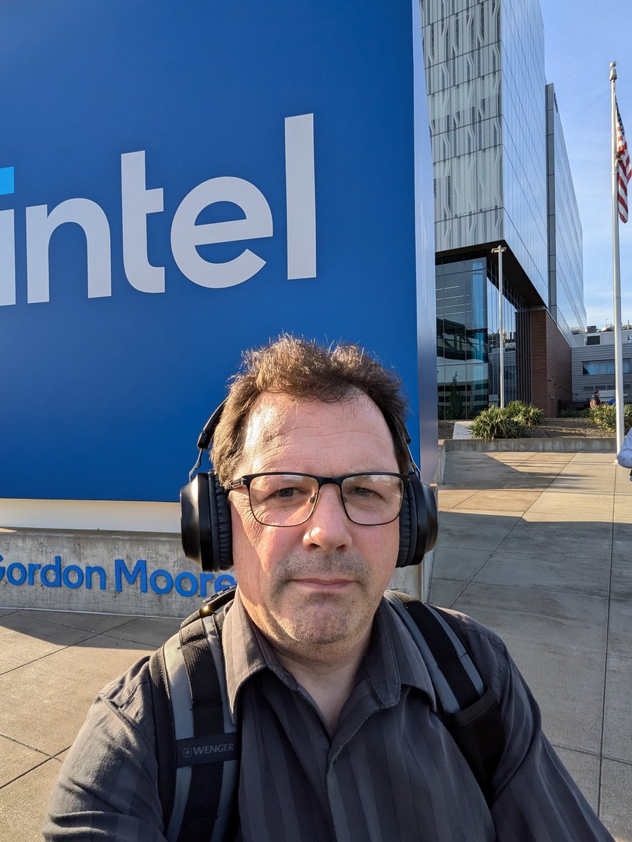 Mick__geek's tweet photo. Heavy metal T-shirt tour.
This time at Intel, Oregon, for @srcorg review where I presented our #ALEtch work.
Strong #ALDep and #ASDep flavour as well and surprisingly @sean_t_barry turned up https://t.co/hV0NTTyvxu