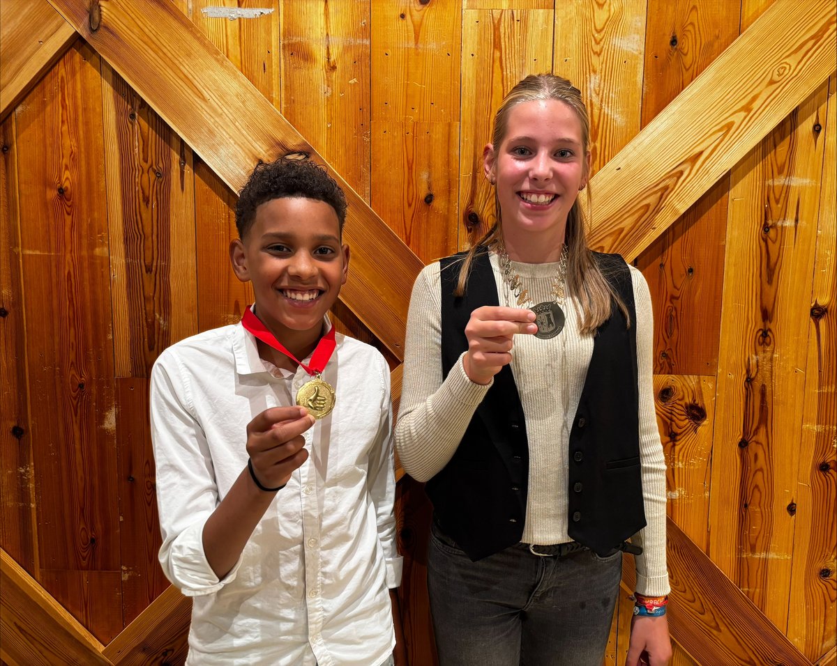 #Kinderburgemeester | Deze avond is Lot Kelderman geïnstalleerd als onze nieuwe kinderburgemeester. 🤩 Lot volgt Tyrese op en is daarmee de vijfde kinderburgemeester in de geschiedenis van gemeente Zevenaar. Meer weten? 👉 bit.ly/4ej4PhK