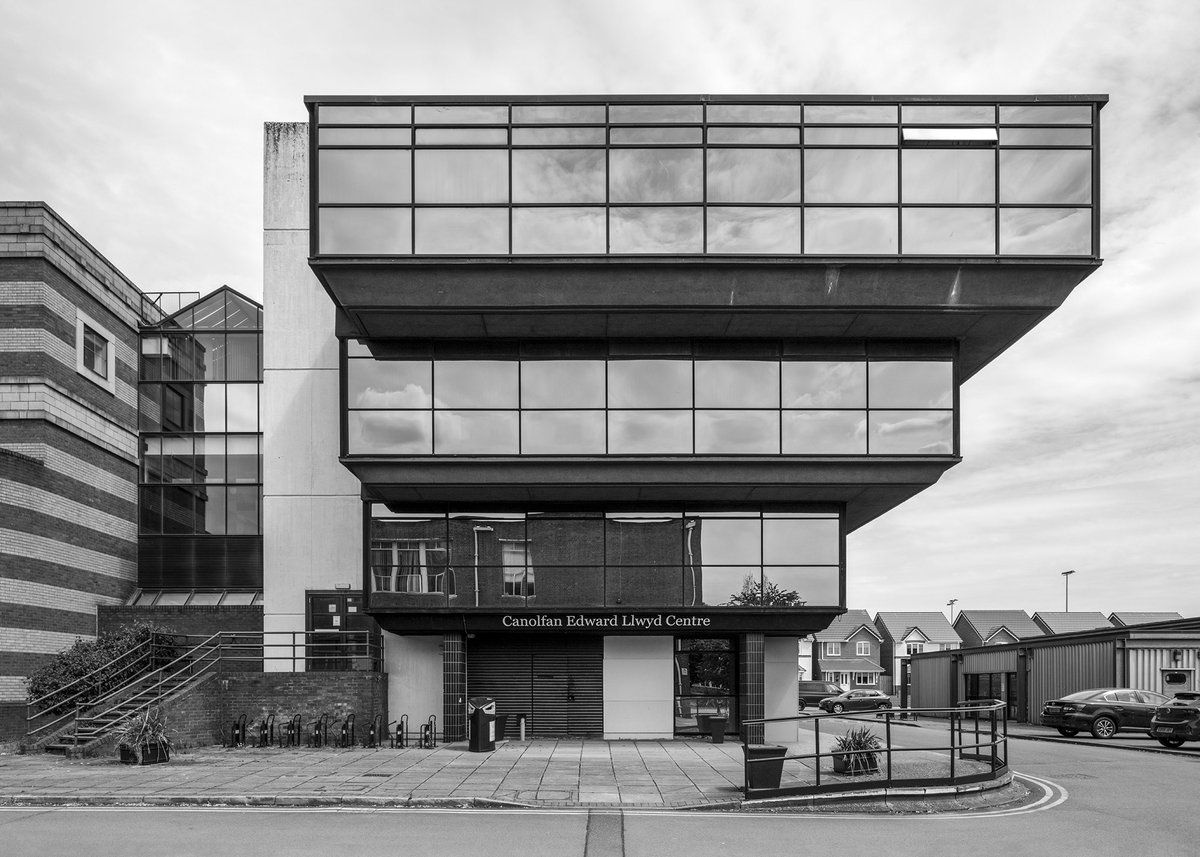 Edward Llwyd  Centre, Wrexham Glyndŵr University, Wrexham; designed by Clwyd County  Council Architects’ Department, project architect J Brian Davies, built  1983
-
Photo: Simon Phipps