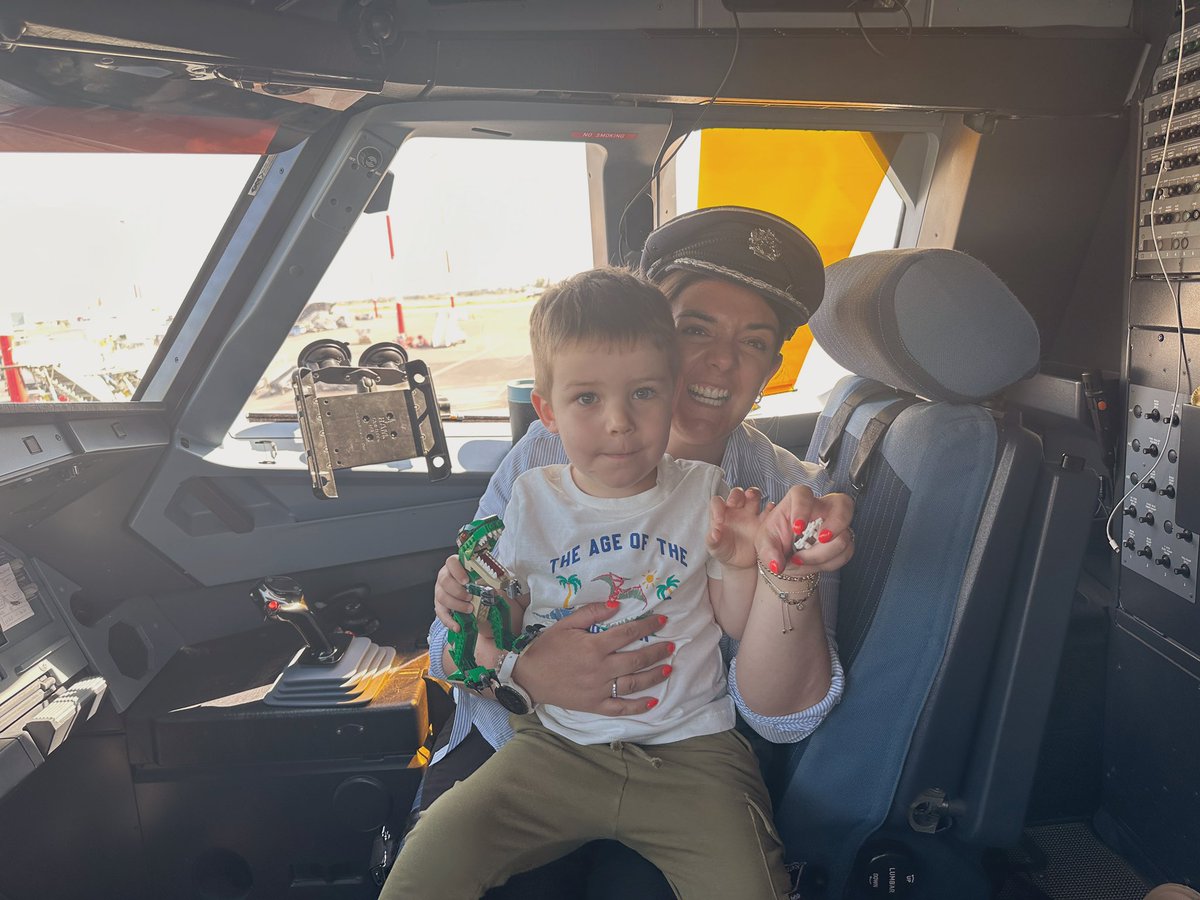 nina_fsmith's tweet photo. Massive shoutout to Helen and Chris for looking after us in Club Europe on BA0773 from SKG to LHR today. Amazing service with a ton of laughter - certainly made the flight home from an amazing holiday that little bit better. Loved seeing the flight deck too ✈️@British_Airways https://t.co/61wRjFBW4y
