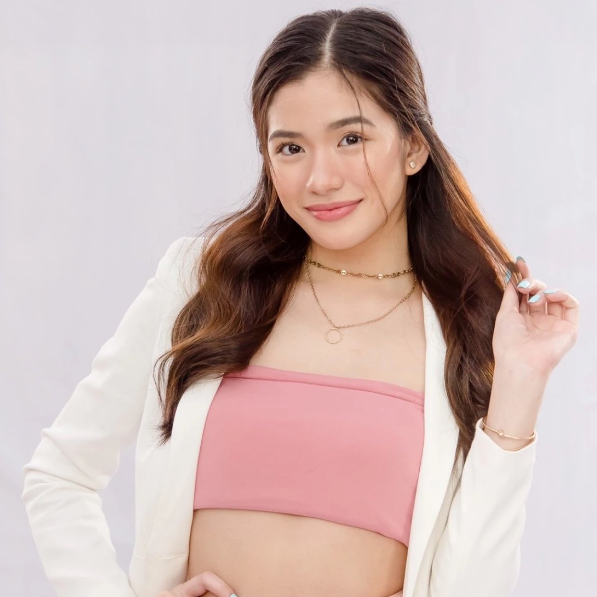 BiniAiahOFC's tweet photo. Our dearest Aiah, 

You made it through, and we know you will continue to make it through.

Dito lang kami. Hanggang dulo. Mahal na mahal ka namin! 🫂🩵

BINI DOCUMENTARY CHAPTER 1 

#BINIDocuBornToWinOniWantTFC 
#BINI #BORNTOWIN @BINI_ph https://t.co/2Ssxeud9rP