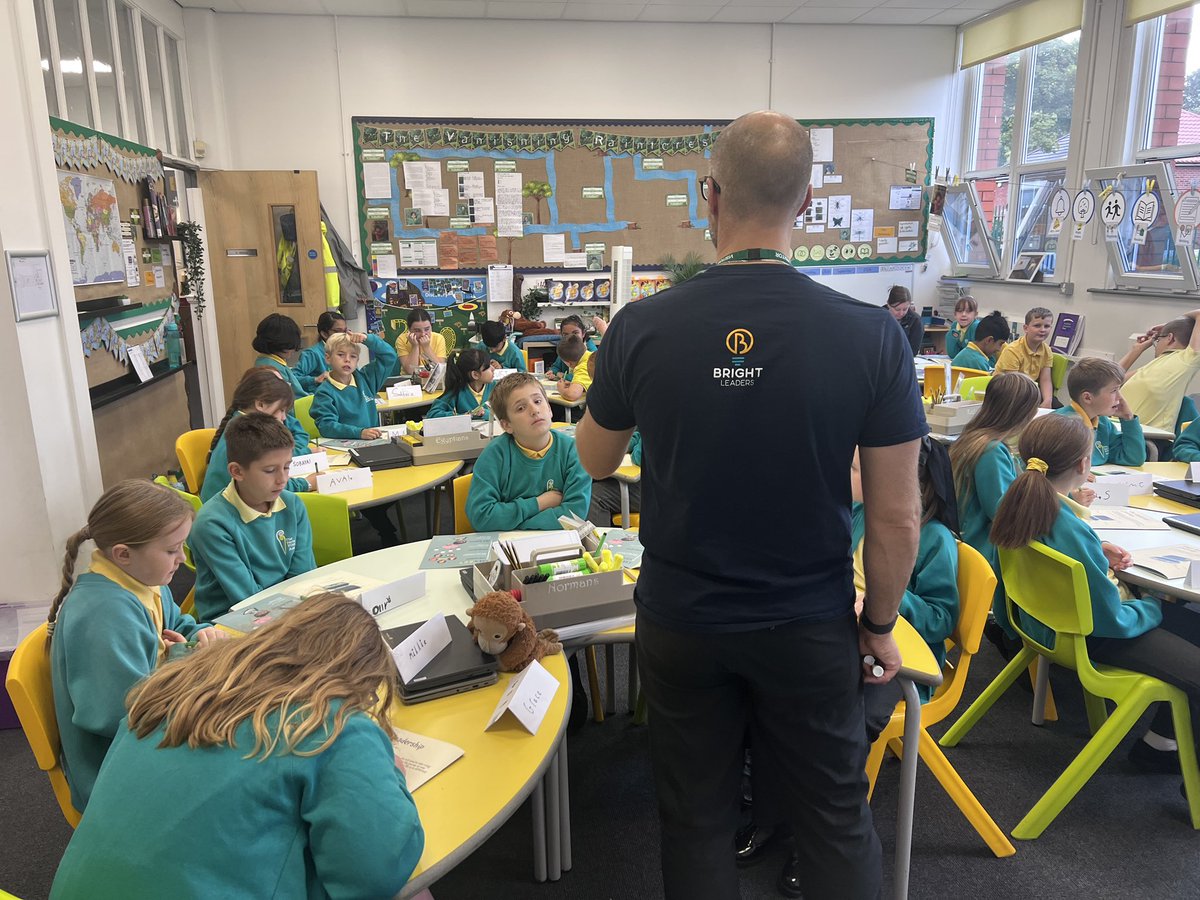 Mr Broadbent tweet media