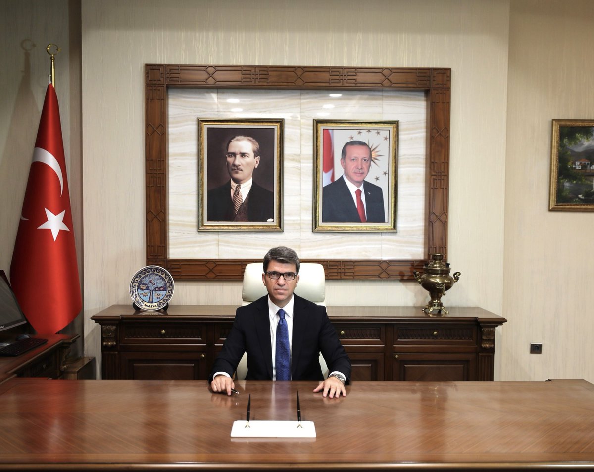 “18 Eylül 2024 tarihli Resmi Gazete ’de yayımlanan Valiler Kararnamesi ile Amasya Valisi olarak atanmış olduğum görevime bugün itibariyle başlamış bulunmaktayım. Öncelikle, tensipleriyle bu güzel şehre hizmet etmeyi şahsıma tevdi eden Cumhurbaşkanımız Sayın Recep Tayyip Erdoğan