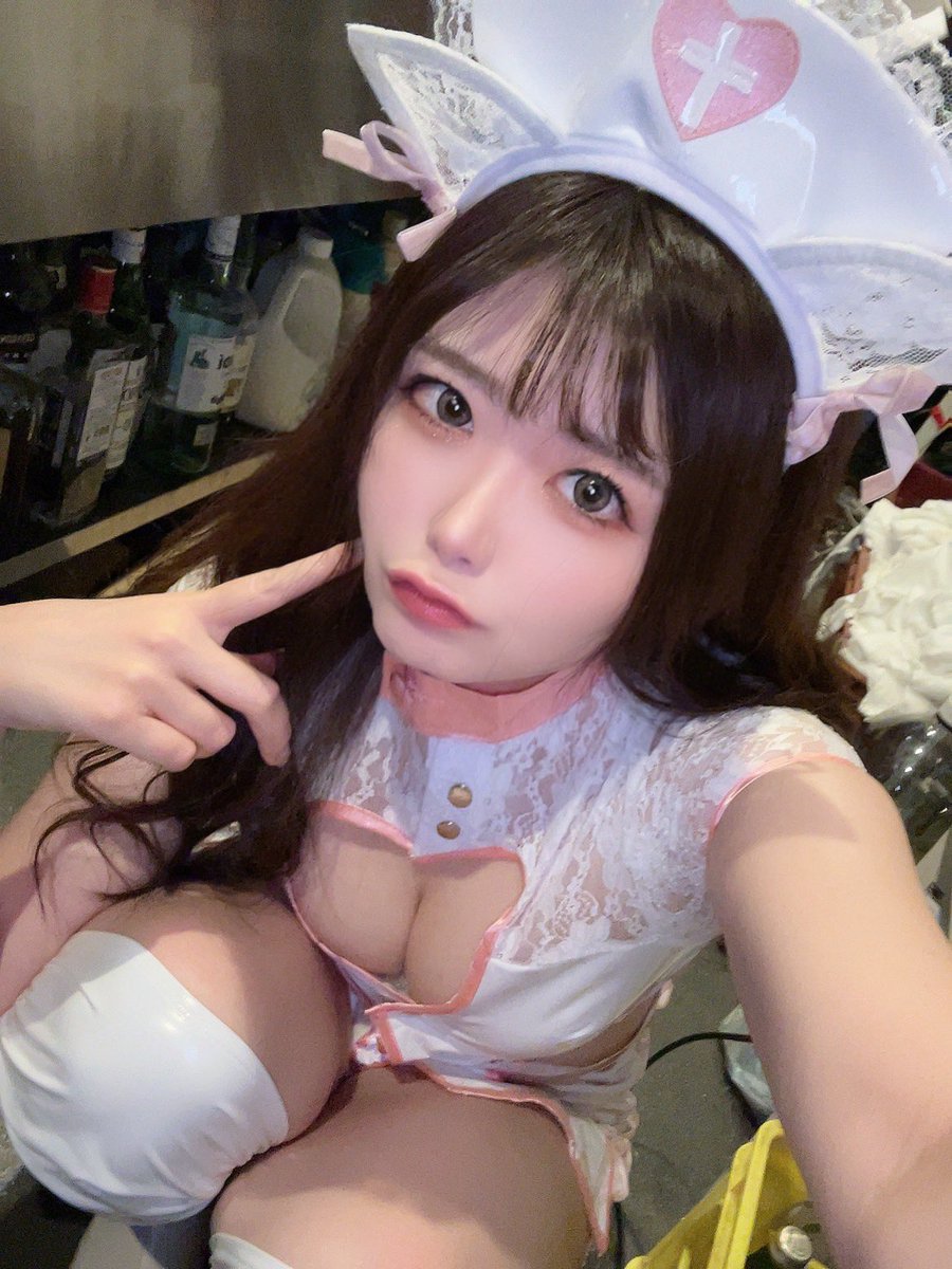 ハロウィン久々コスプレするんだけど何着たらいいかな🫠アイデアください💡
(去年のハロウィン🎃)(猫ナース)