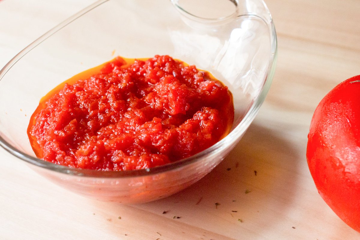Ch0co8's tweet photo. @blockfan888 @Vascroll Ensada de tomate normal/Ensalda de tomate del subnormal de aimar https://t.co/U3T9nVcyuA