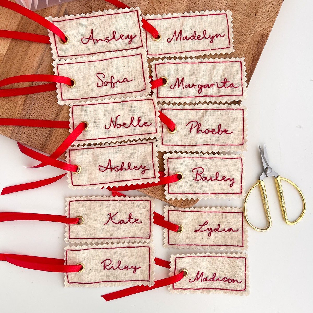Just a few of the personalised tags that I’ve stitched recently, I’ve had customers buy these for decorating presents, Christmas stockings, dolls houses, naming teddy bears - and every time it just makes my heart so happy! 💫🌞🎁

Shop here stitchambition.com/products/chris…