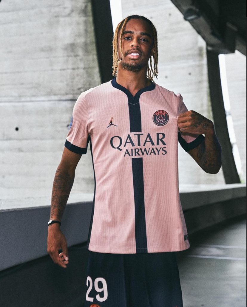 GioBarcola29's tweet photo. 🚨 CONCOURS 𝗡𝗢𝗨𝗩𝗘𝗔𝗨 𝗠𝗔𝗜𝗟𝗟𝗢𝗧 🌸

À gagner 1️⃣ maillot THIRD du PSG ❤️💙

𝗣𝗼𝘂𝗿 𝗽𝗮𝗿𝘁𝗶𝗰𝗶𝗽𝗲𝗿 :

- 𝗟𝗜𝗞𝗘
- 𝗥𝗧
- 𝗙𝗼𝗹𝗹𝗼𝘄 @GioBarcola29 &amp; @MaisonDuMaillot 

T.A.S LE 3 OCTOBRE ⏳ https://t.co/fIqAKl4JZV