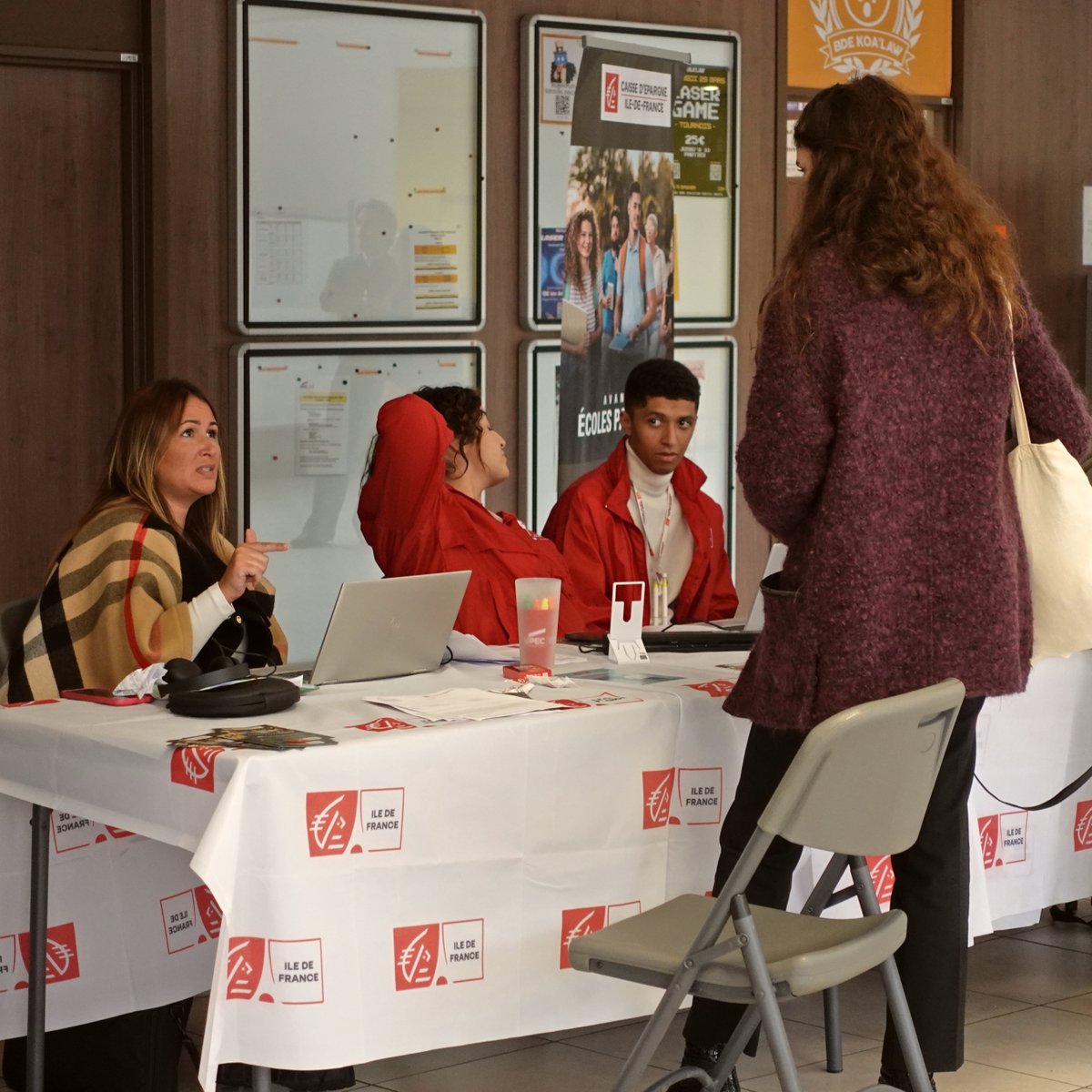 Vous les avez déjà croisés ?
Véritable partenaire de l'UPEC, le groupe @caissedepargne_idf vous accueille dans nos locaux jusqu'au 11 octobre inclus, de 9h à 17h.  Venez vite découvrir les nombreux avantages qu'ils vous proposent dans  l'accompagnement de vos futurs projets.